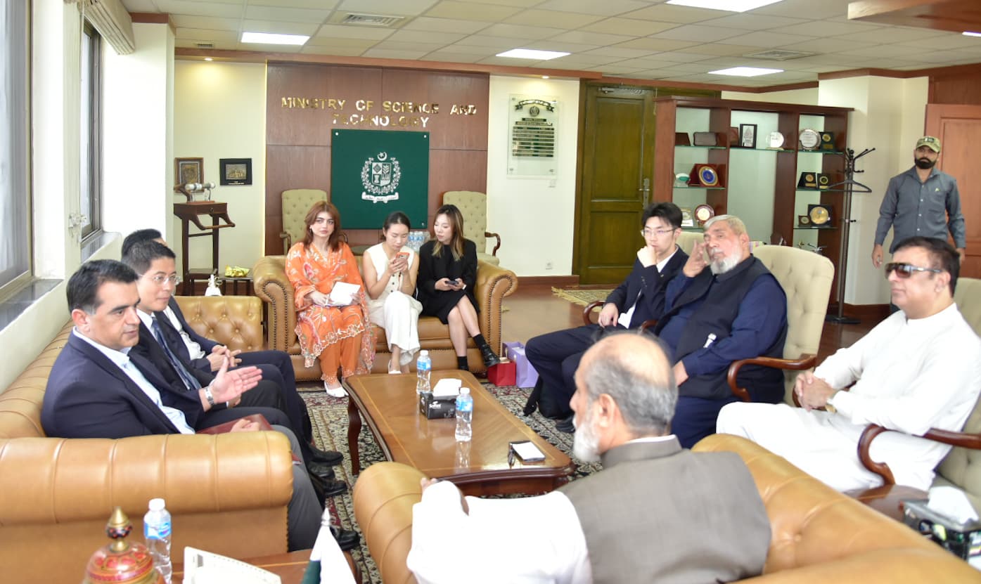 Ministry of Science and Technology Visit — photograph 12 of 14