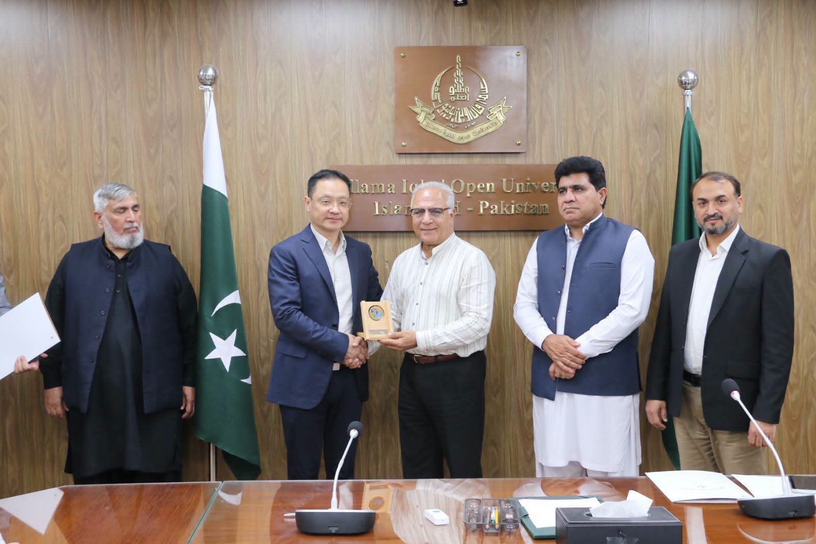 Chinese Delegation Visits — photograph 12 of 20