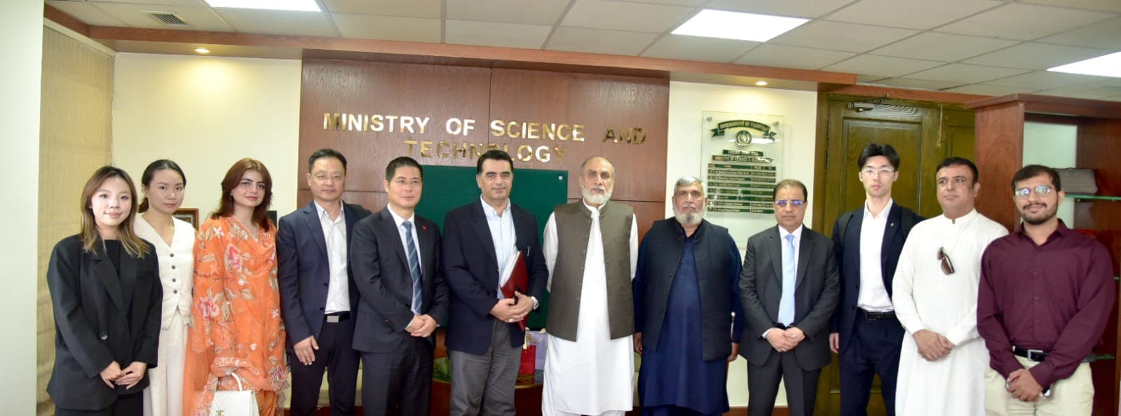 Chinese Delegation Visits — photograph 15 of 20