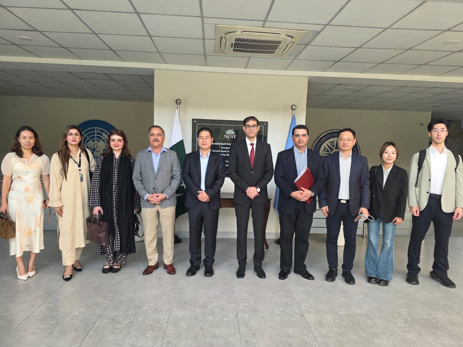 Chinese Delegation Visits — photograph 17 of 20
